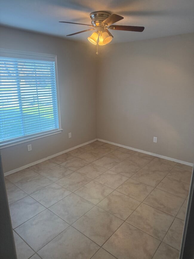 Building Photo - 9809 Cheyenne Dr