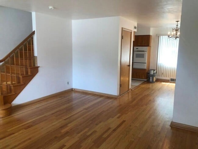 Building Photo - 8412 Winzenburg Dr