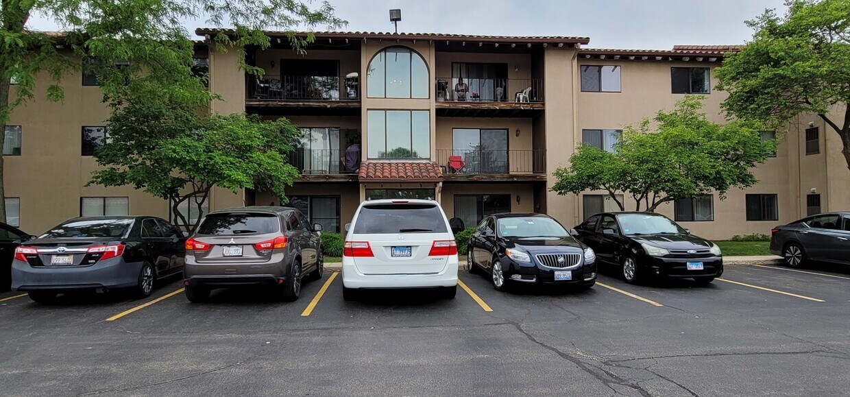 21w400 N Ave Unit 21, Lombard, IL 60148 Condo for Rent in Lombard, IL