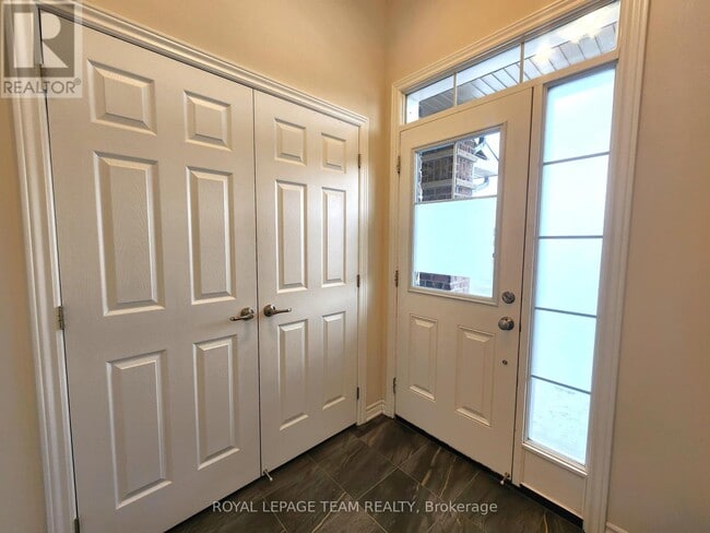 Building Photo - 209 Hartsmere Dr