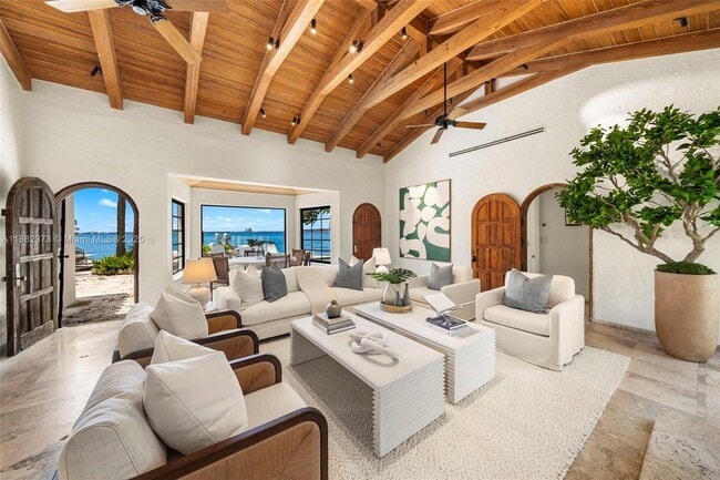 Foto del edificio - 4640 N Bay Rd