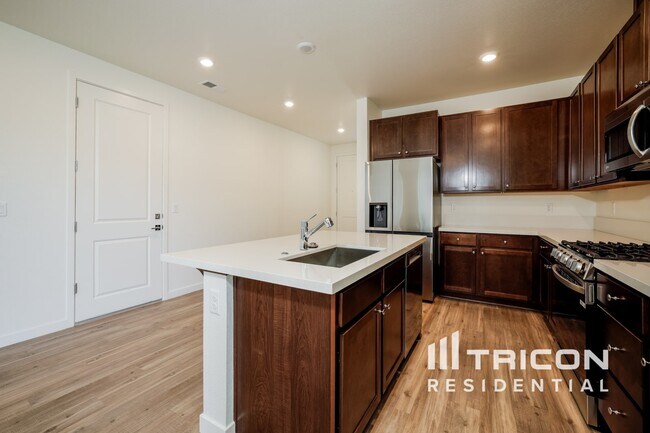 Foto del edificio - 2435 Snowbrush Ct