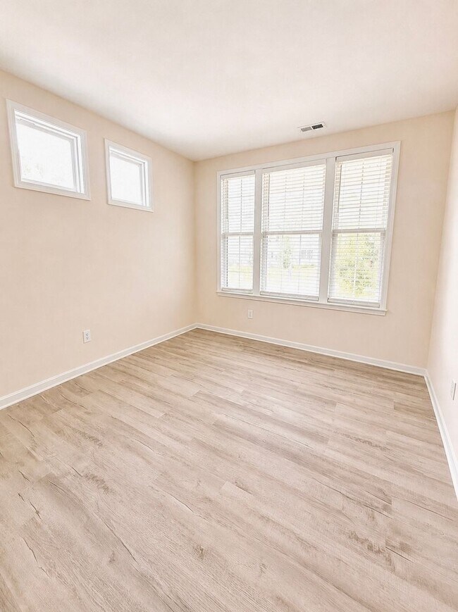 Foto del edificio - Beautiful 3 Bed / 3 Bath Home in Louisville