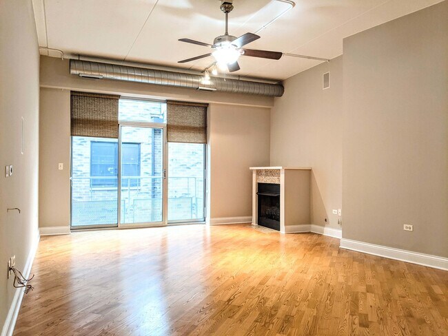 Building Photo - 4814 N Clark St
