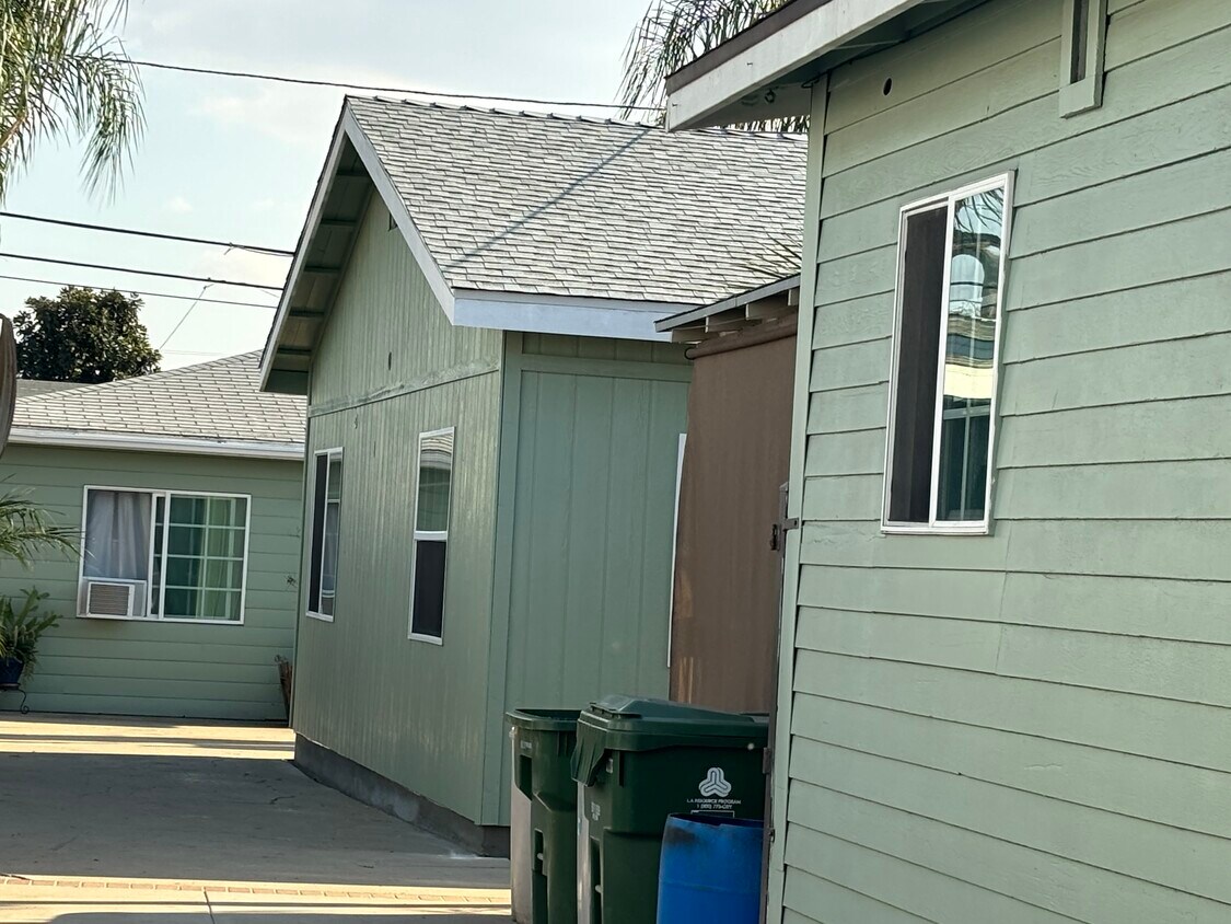 Foto del edificio - 2656 Roseview Ave