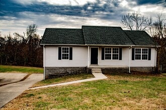 Building Photo - 912 Granny White Rd