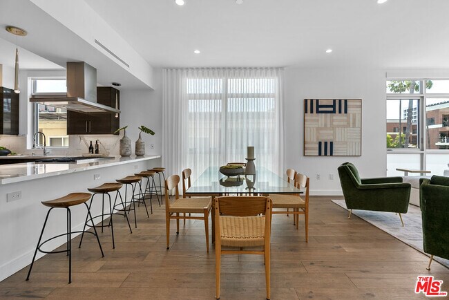 Foto del edificio - 250 N Crescent Dr