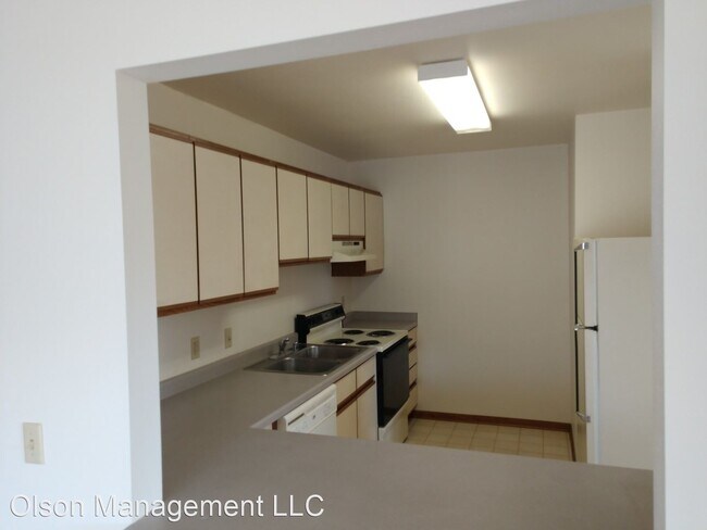 Building Photo - 300-314 Olson Ct