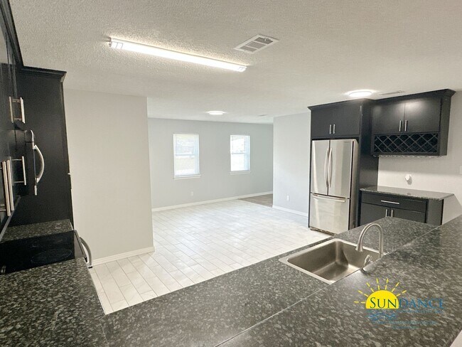 Foto del edificio - Renovated 3-Bedroom Home in Pensacola!