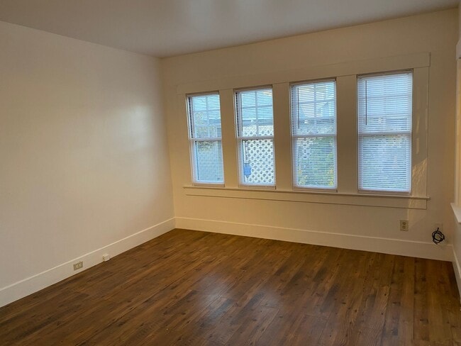 Building Photo - 800 B St