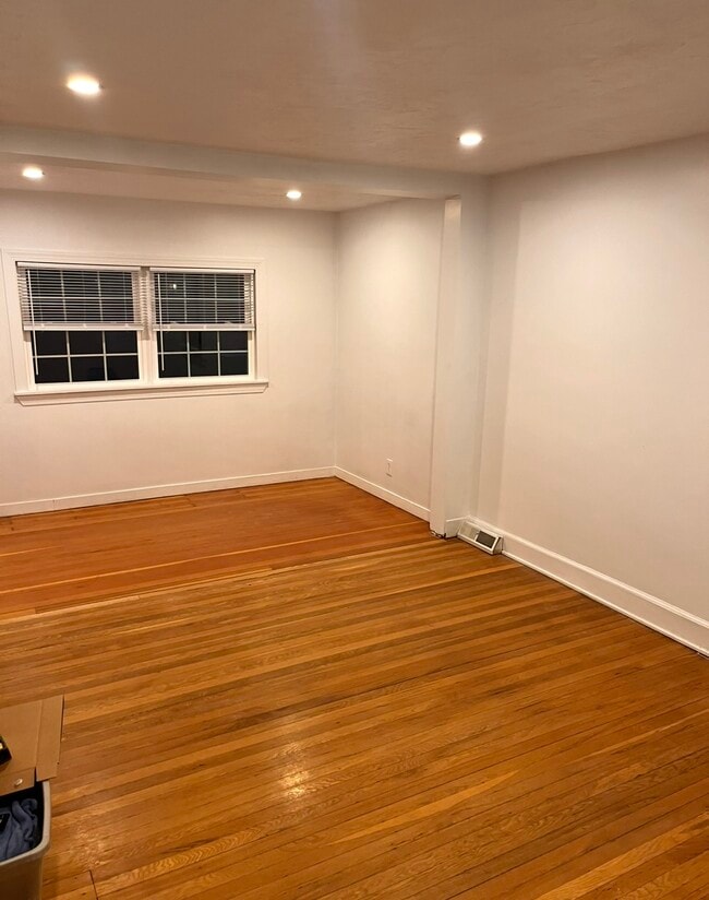 Building Photo - 46 Lawn Ave