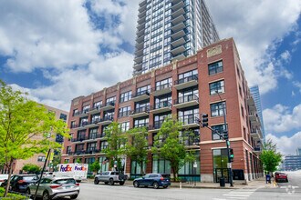 Building Photo - 210 S Desplaines St
