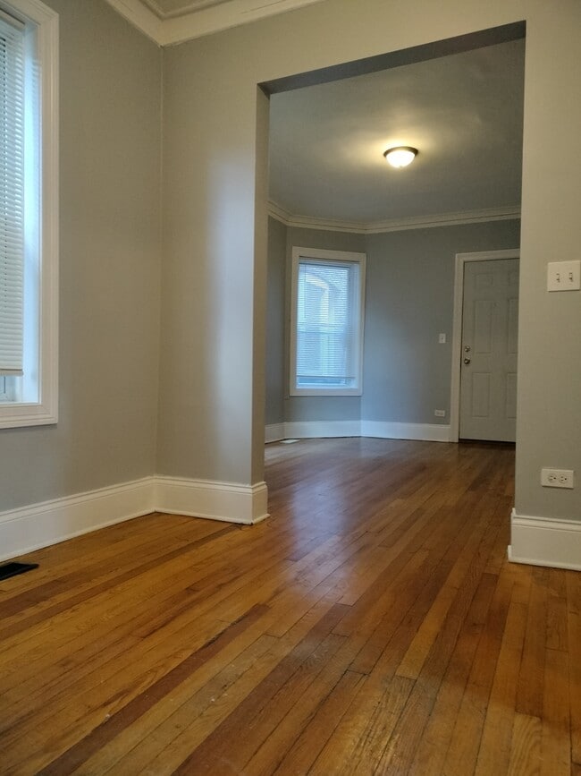 Building Photo - 7408 S Eberhart Ave