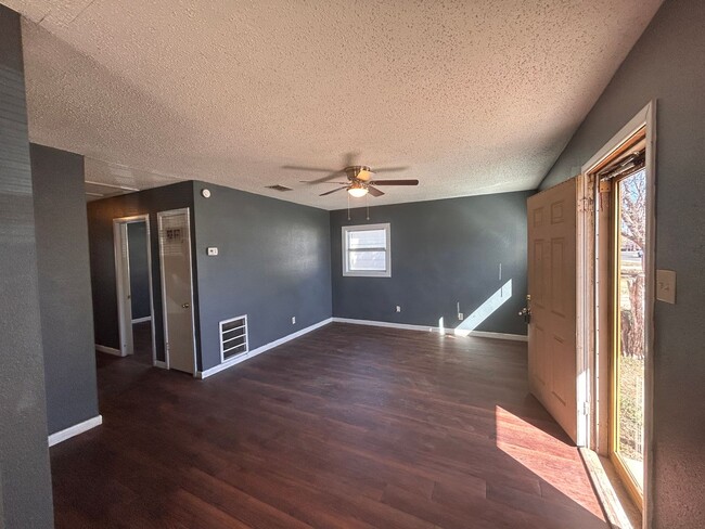 Building Photo - Remodeled 3/1 in Central Lubbock