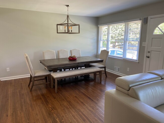 Building Photo - 2789 Meadowview Dr SE