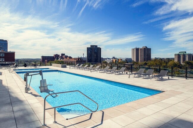 Building Photo - Curve