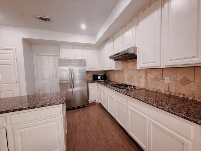 Foto del edificio - 3110 Waters View Dr