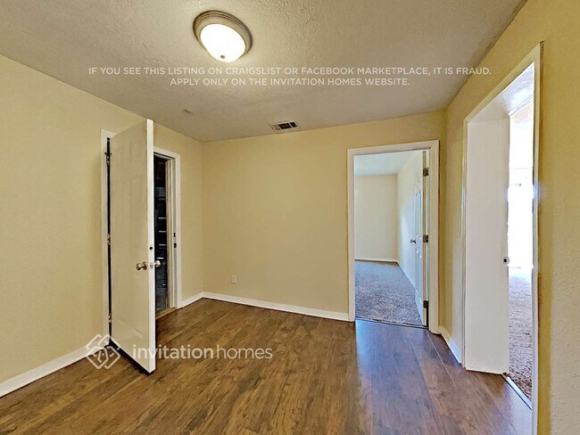 Building Photo - 9501 N Albany Ave