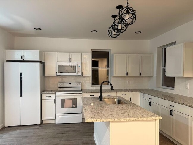 Building Photo - 5044 S Old 3C Hwy