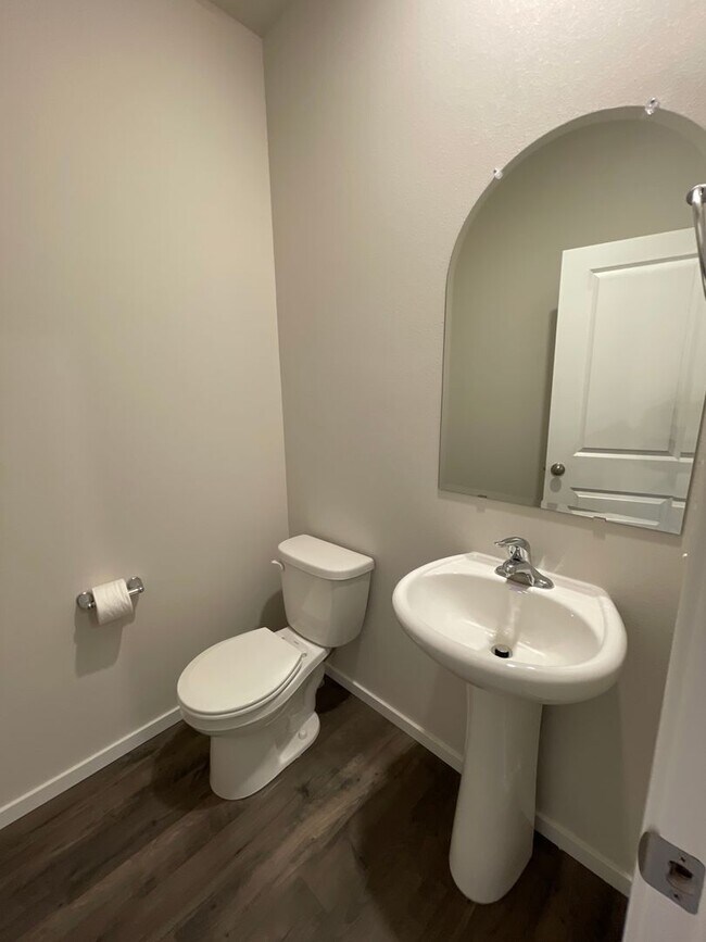 Foto del edificio - Town Home in NW Redmond's Canyon Ridge - PENDING APPLICATION