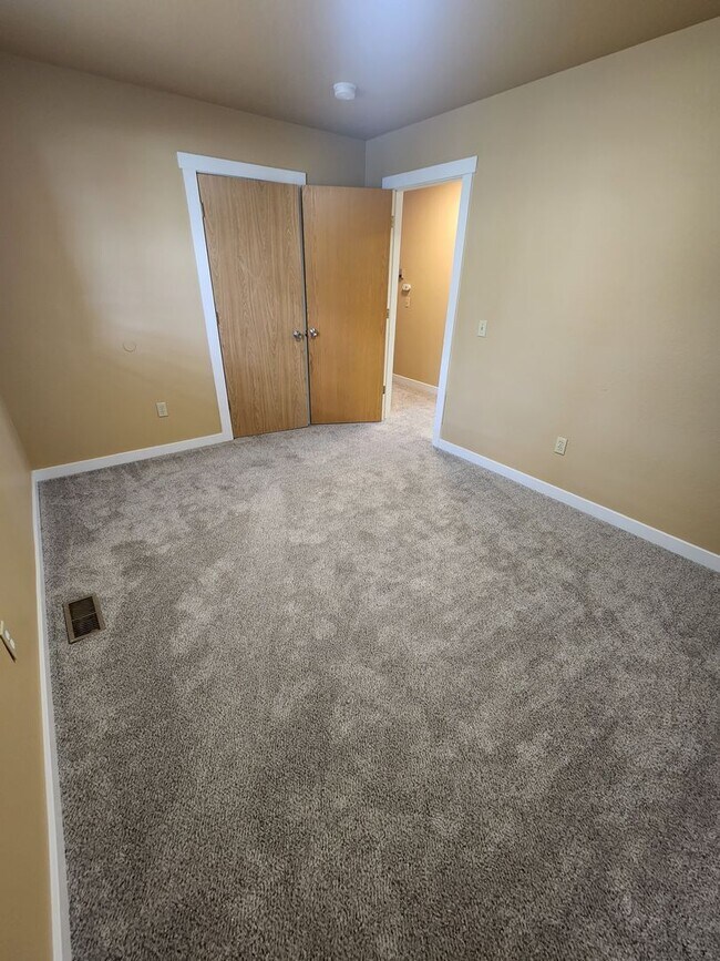 Building Photo - 3RD AVENUE DUPLEX (APP#19)