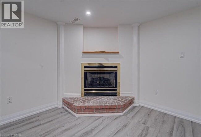Building Photo - 383 Rexford Dr