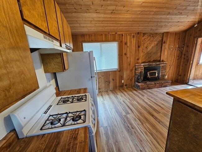 Foto del edificio - Charming 2-Bedroom + Office Home with Rece...