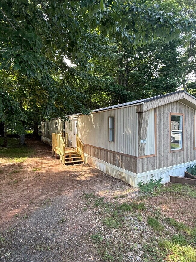 Foto del edificio - 3 Bedroom 2 Bath Singlewide in Tanglewood Park Madison Heights (Amherst County).