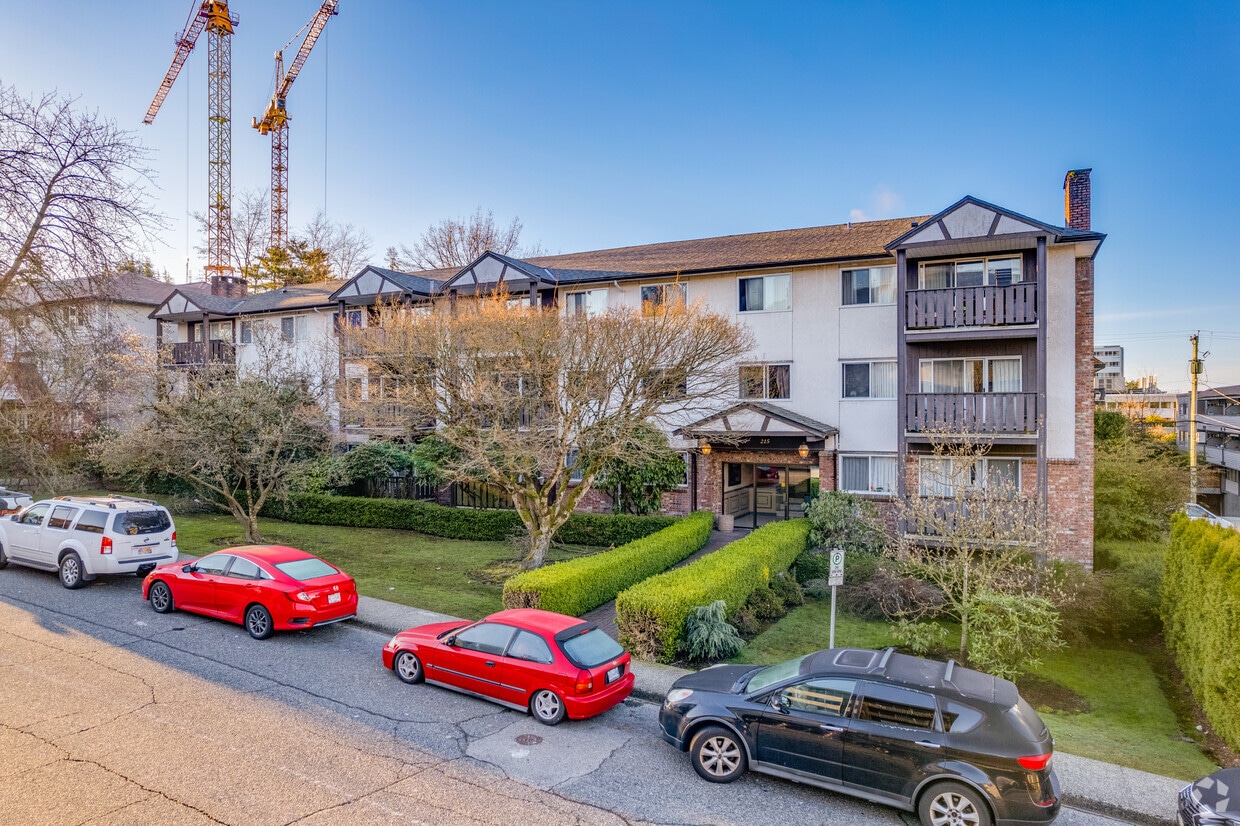 Primary Photo - Casa Bella Apts