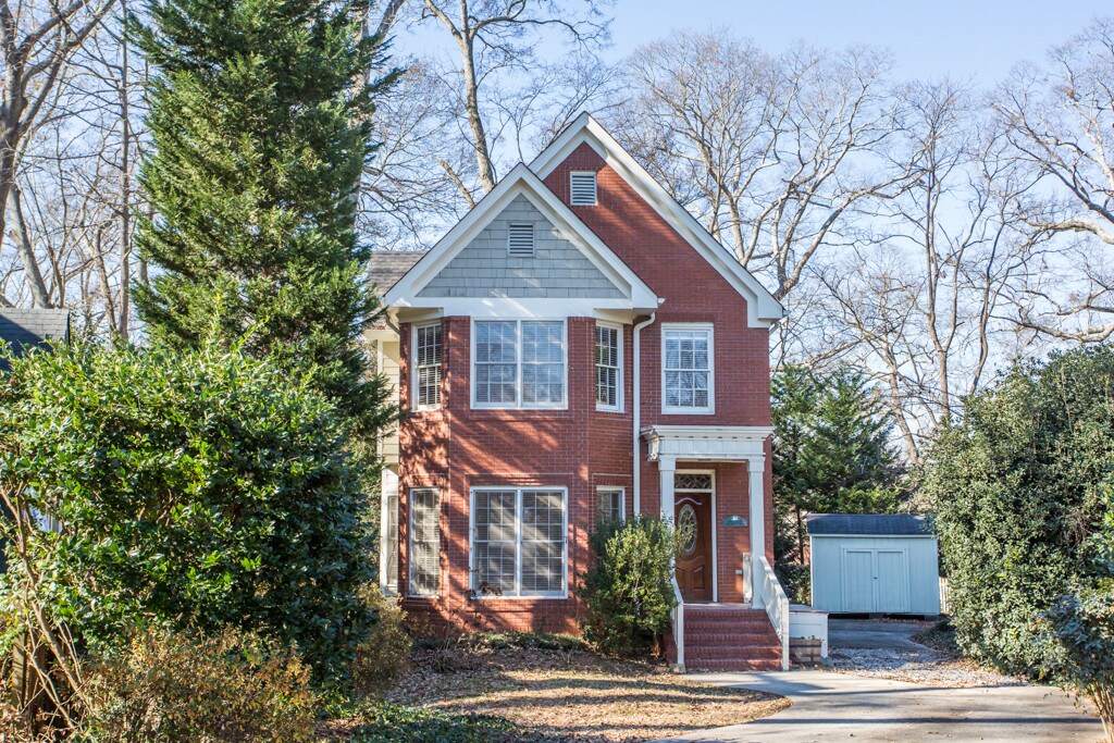 Foto principal - 123 Candler Oaks Ln
