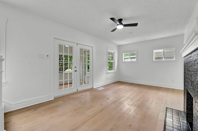 Foto del edificio - 1584 Hampton Rd