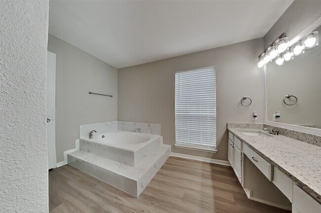 Foto del edificio - 9310 Wandsworth Dr