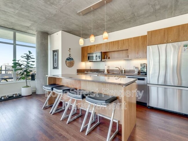 Foto del edificio - 1926 W Burnside St