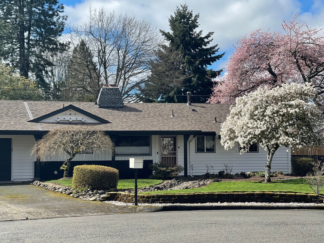 1551 NE 129th Pl, Portland, OR 97230 House for Rent in Portland, OR