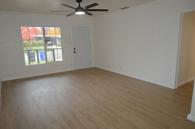 Foto del edificio - Resident Benefit Package Property