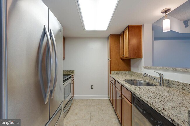Foto del edificio - 11800 Sunset Hills Rd