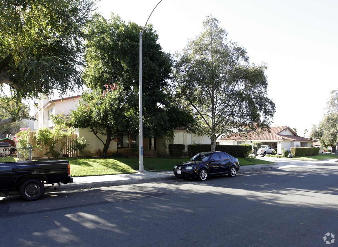 Foto del edificio - 1625 S Maple St