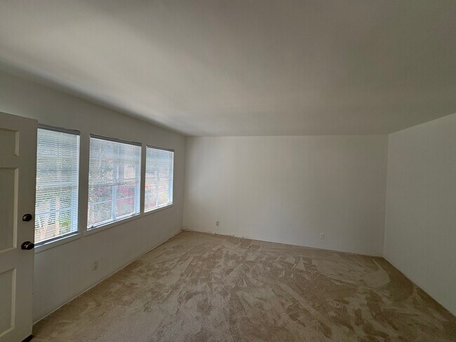 Foto del edificio - 15912 W Sunset Blvd