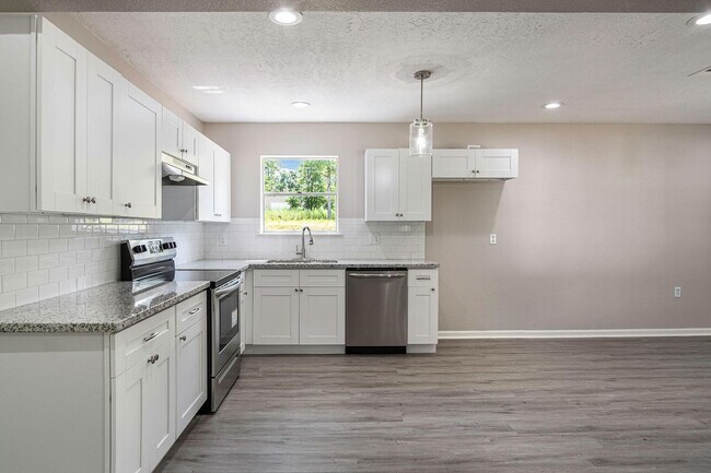Foto del edificio - Updated 4 bedroom, 3 bath, single story ho...