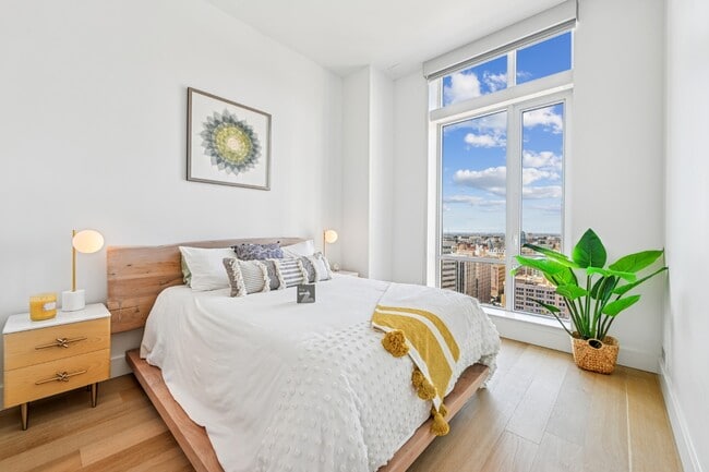 Building Photo - Park Fifth