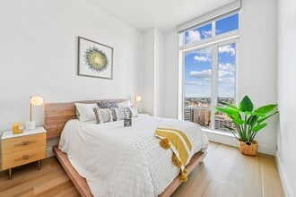 Building Photo - Park Fifth