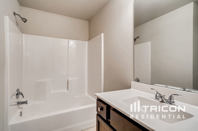 Building Photo - 2737 Cove View Ct SE