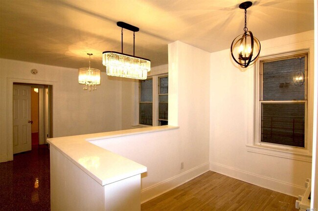 Foto del edificio - 98-15 34th Ave