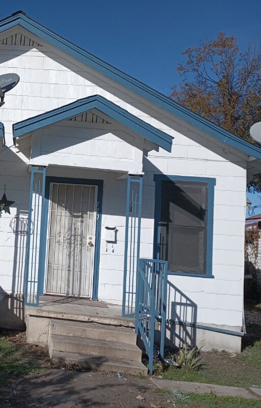 Primary Photo - 729 Waverly Ave