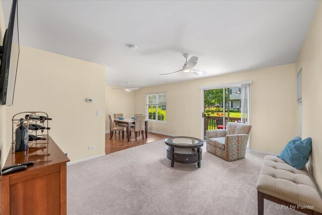 Foto del edificio - 453 Village Creek Dr