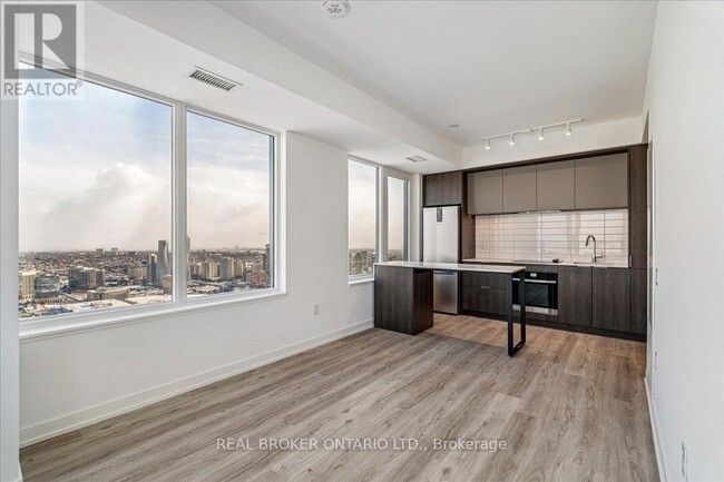 Photo du bâtiment - 395 Square One Dr