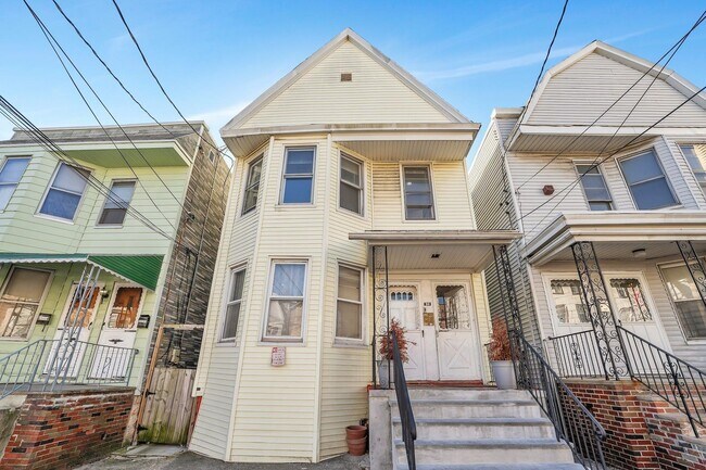 Foto del edificio - 311 Chapel Ave