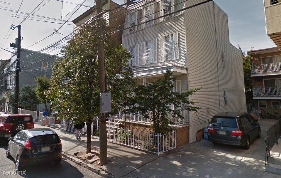 Primary Photo - 3315 Palisade Ave