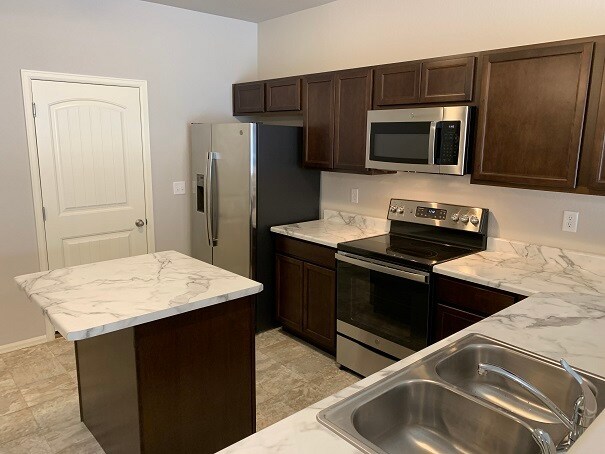 Building Photo - 7648 Grand Fir Pt
