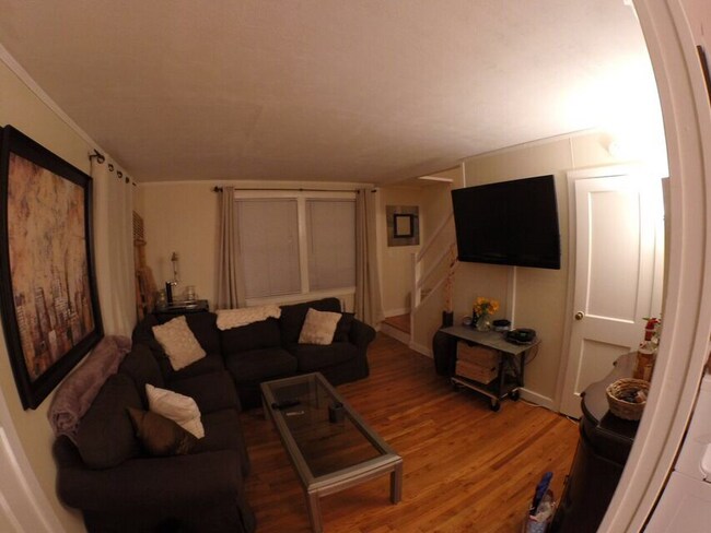 Building Photo - 49 Greenlawn Dr